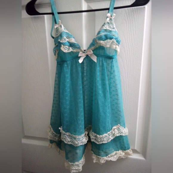 Blue laced dress lined with white lace lingerie - Picture 2 of 6